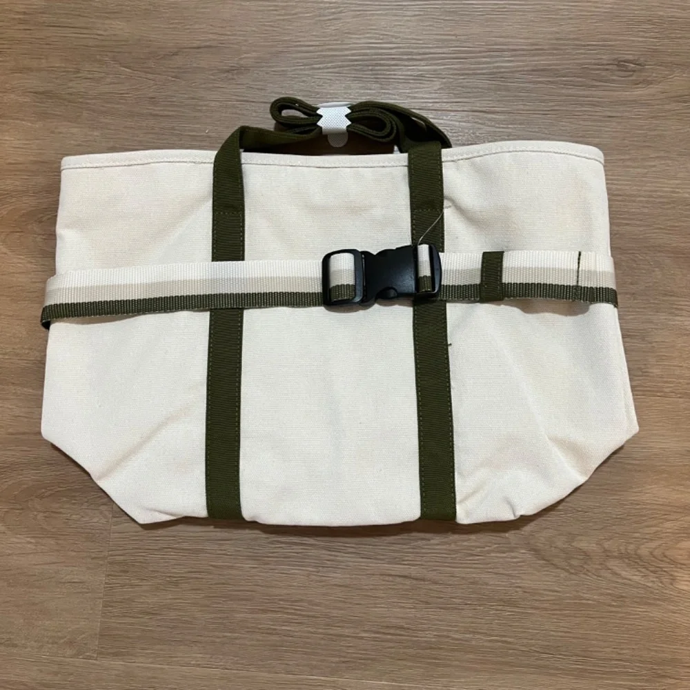 NWOT Stylish Cream Canvas Tote with Travel Band/Ivory & Green